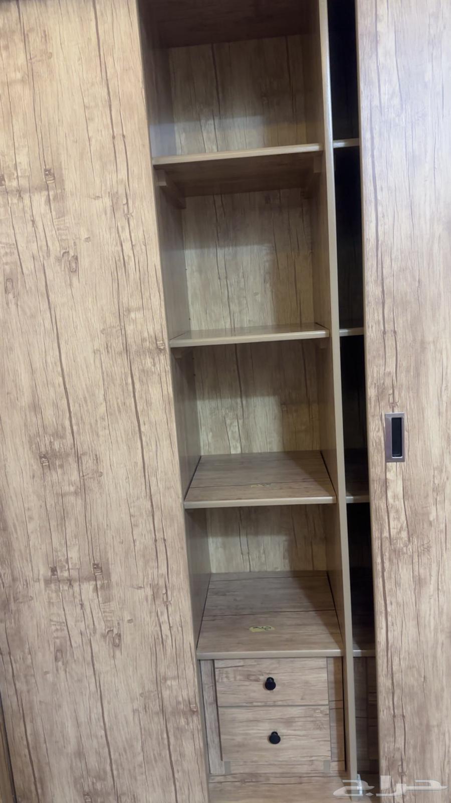 Cabinet for sale, I want 1000 riyals, no defects, almost new.64441828050690112