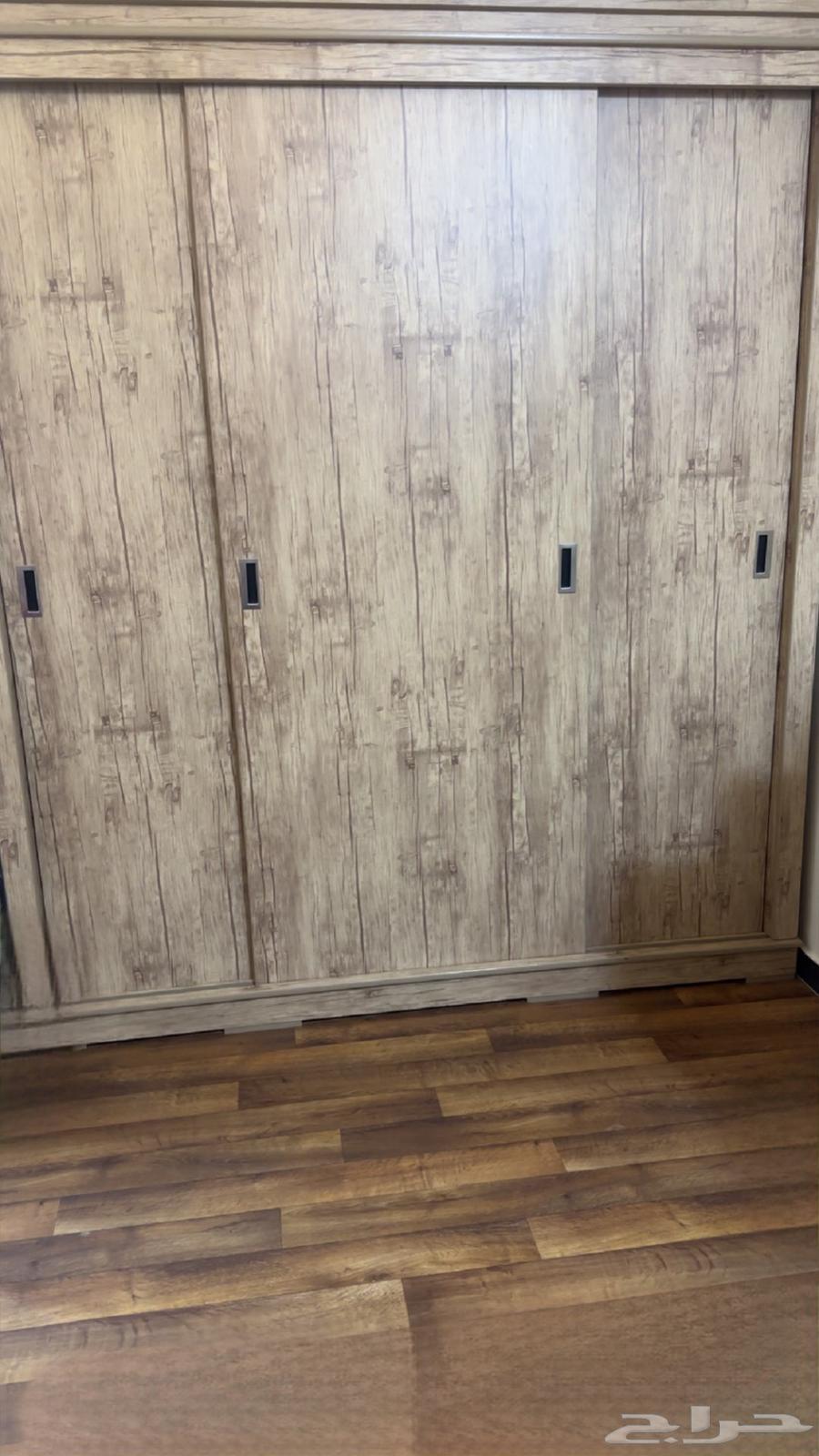 Cabinet for sale, I want 1000 riyals, no defects, almost new.64441828050690114