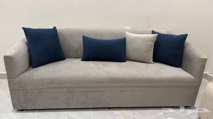 كنب رمادي مودرن شبه جديد مع ستارة وخداديات64440301812481110