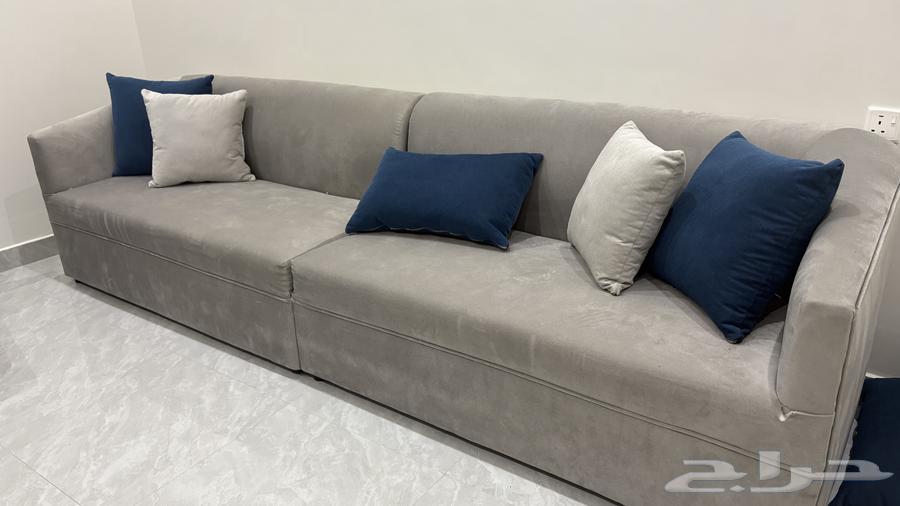 كنب رمادي مودرن شبه جديد مع ستارة وخداديات64440301812481111