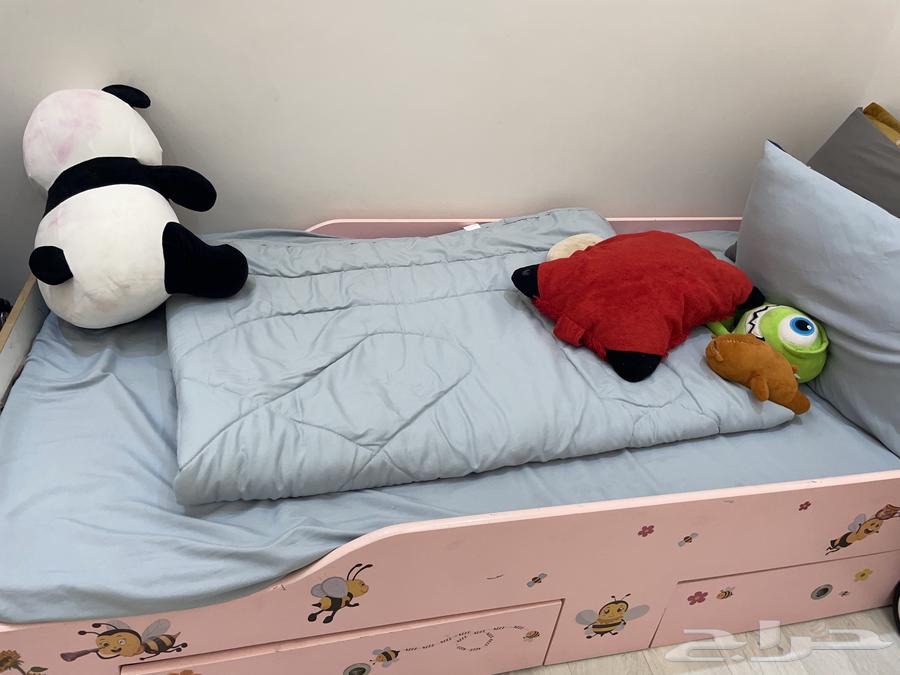 2 toddler beds with desks and drawer units64440219209219114