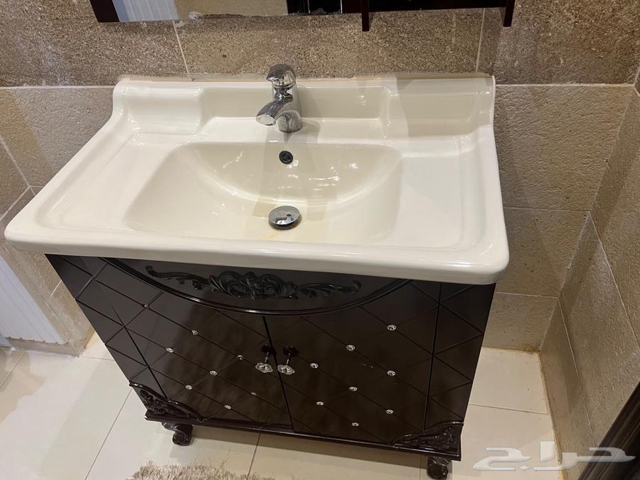 Double sink with mirror and lower cabinet64441745793666110