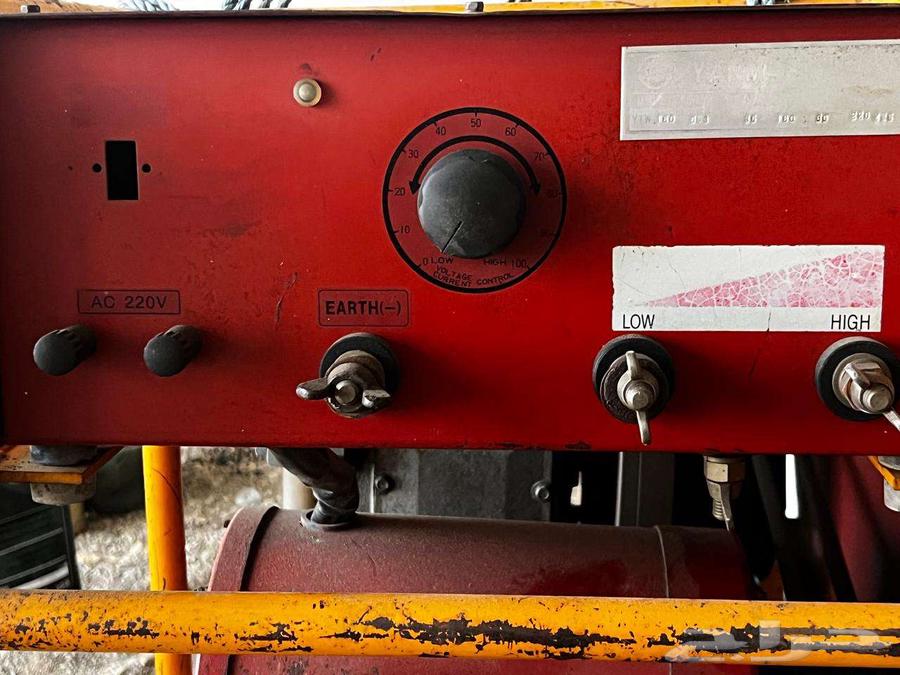 Generator and welding machine64441759588611112