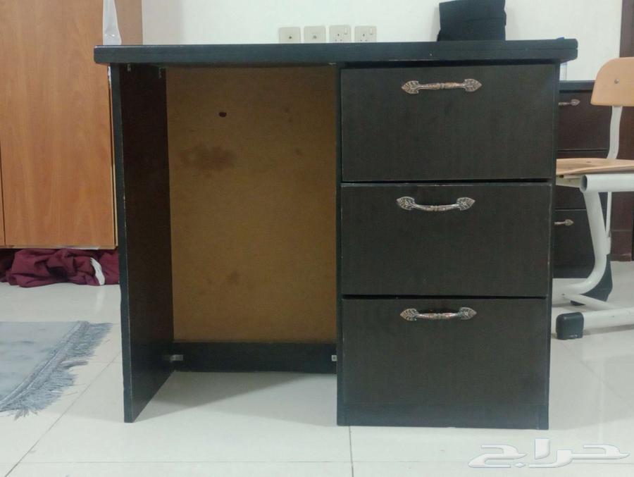 طاولة تقدر تستخدمها للدراسة او شي ثاني64437504038531113