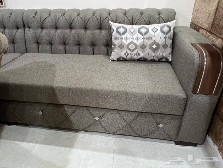 مكتبة تلفزيون وقطع كنب شبه جديد64440546574209112