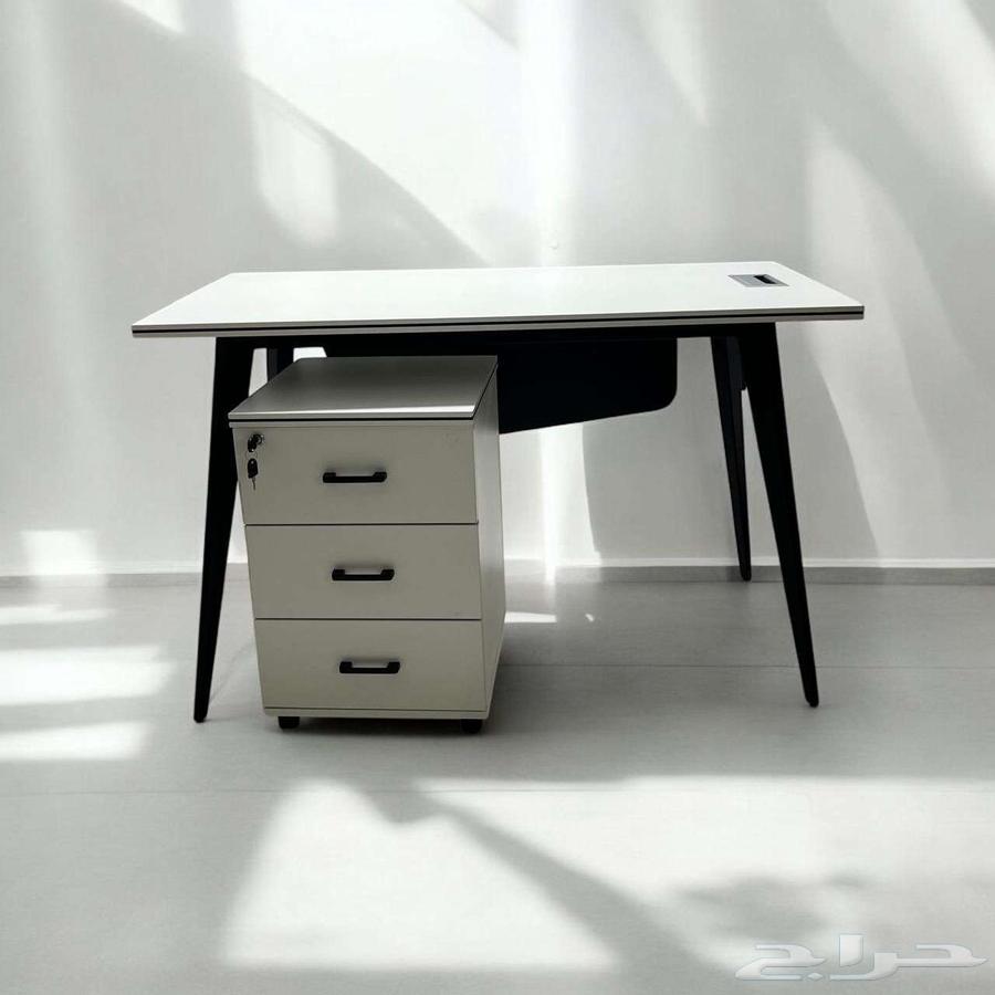 طاولة مكتب مودرن  أرجل معدنية بمجموعة ألوان زاهية64436279667202114