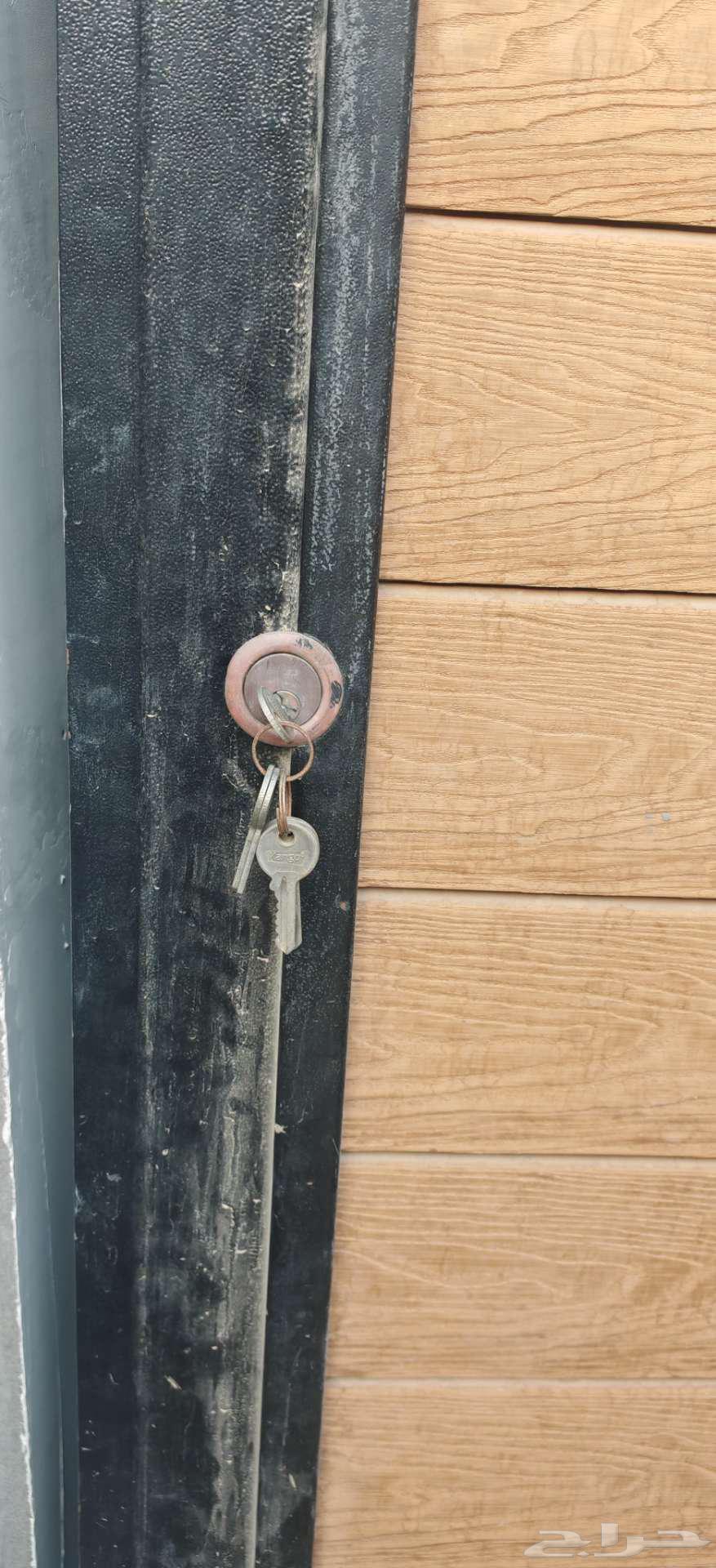 Clean iron door, simple use64443047356546111