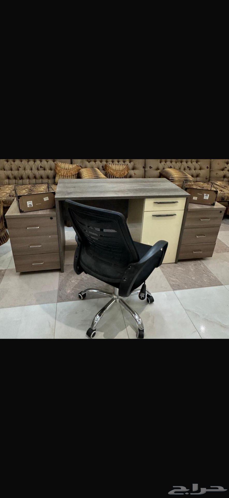 مكتب خشبي كامل مع كرسي متحرك   محايل عسير حي الضرس64445147159937110