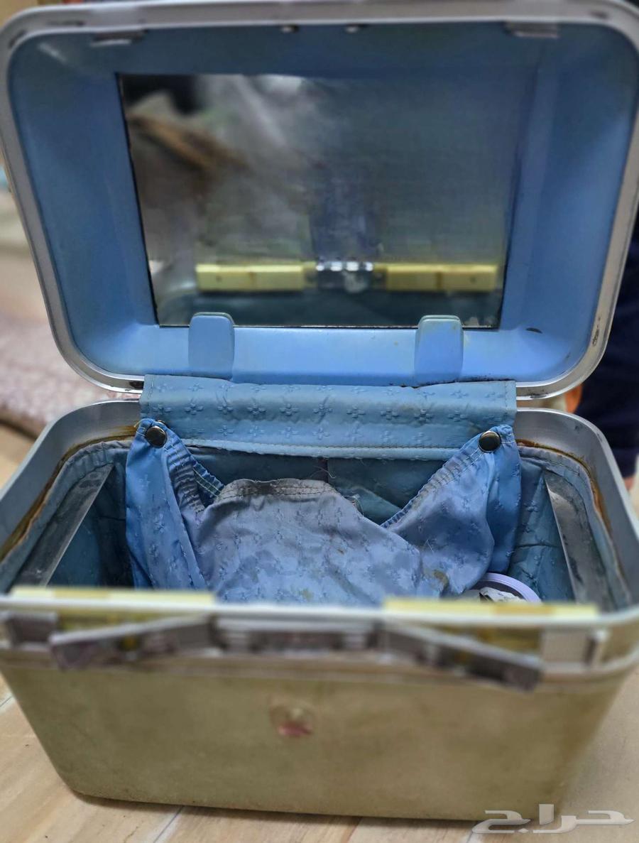 شنطة قديمه عمرها فوق 40 سنه64450238272898113