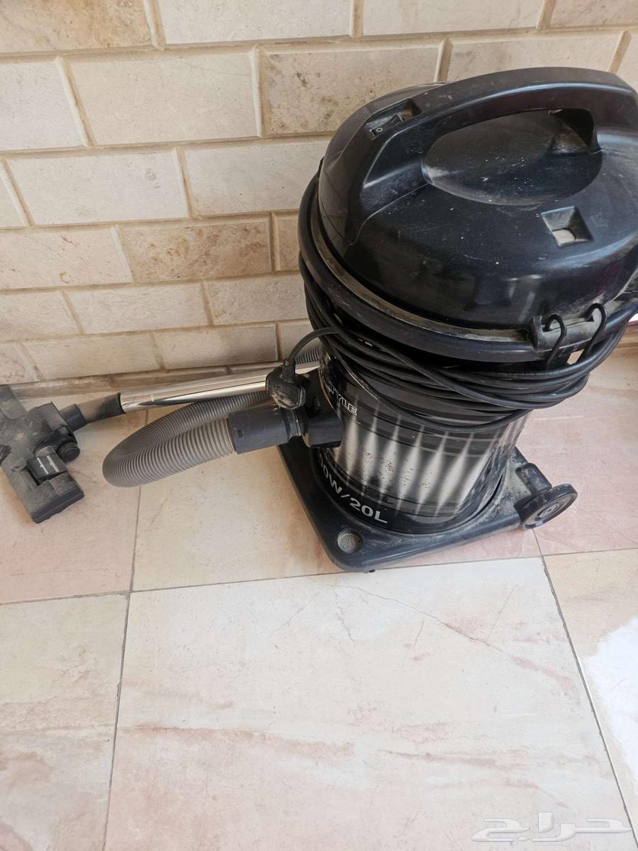 مكنسة كهربائية بحالة جيده64451526089091111