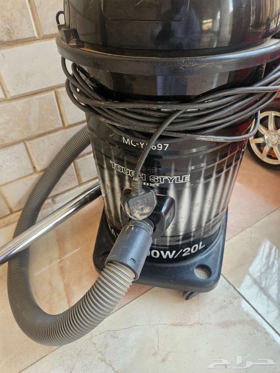 مكنسة كهربائية بحالة جيده64451526089091110