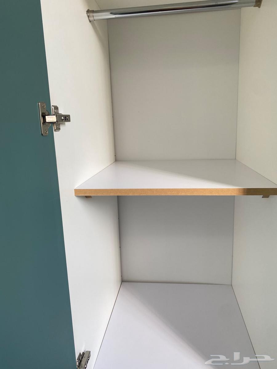 دولاب خشب نظيف للبيع64447349256705111