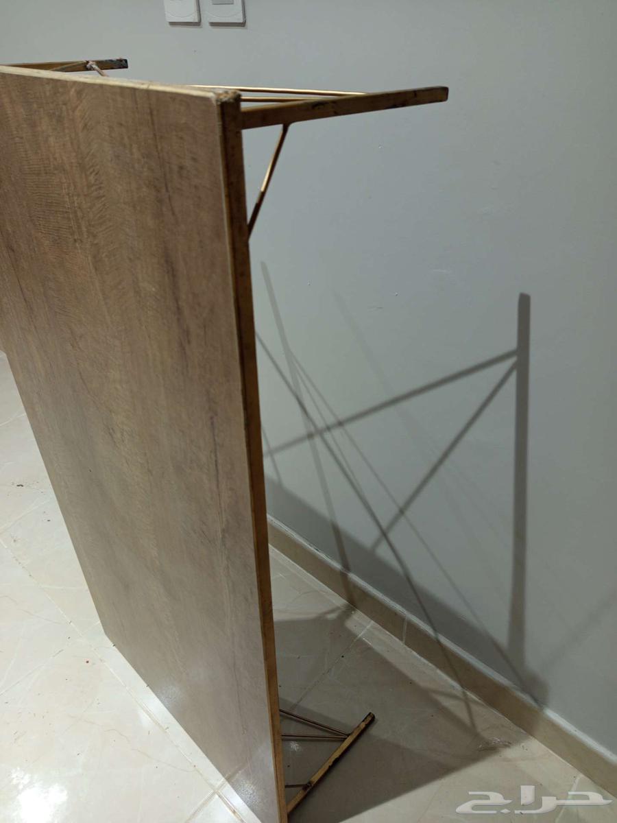 طاولة غير مستعملة ب50 سبب البيع لم تناسب الاثاث64448806709249110