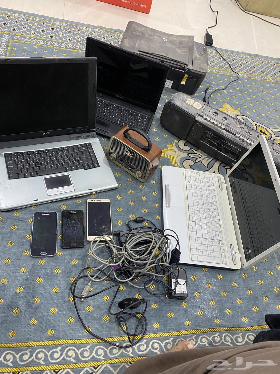 لابتوب 3 وجوالات 3 راديو 2 للبيع قديمه64449087464963110
