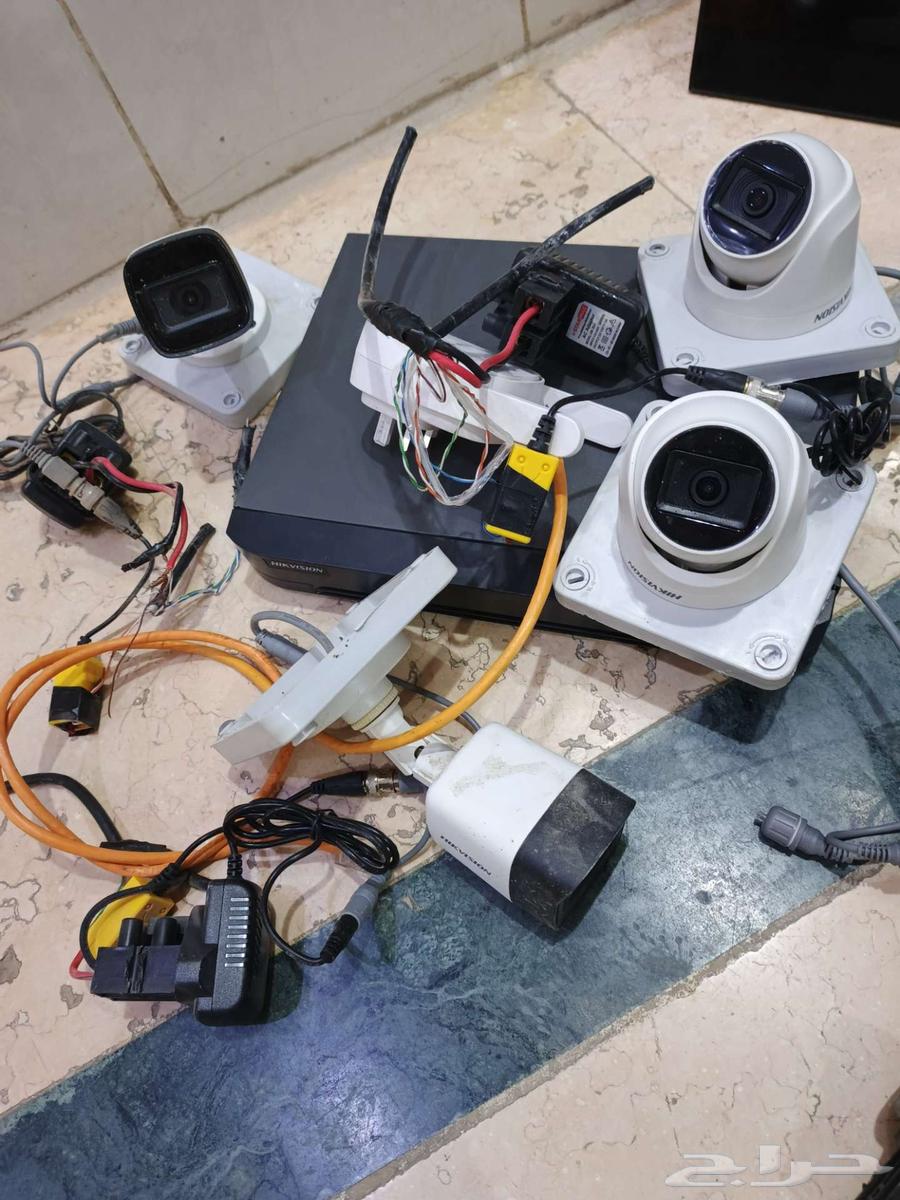 Surveillance cameras, recorders, and their screens64450211679363112