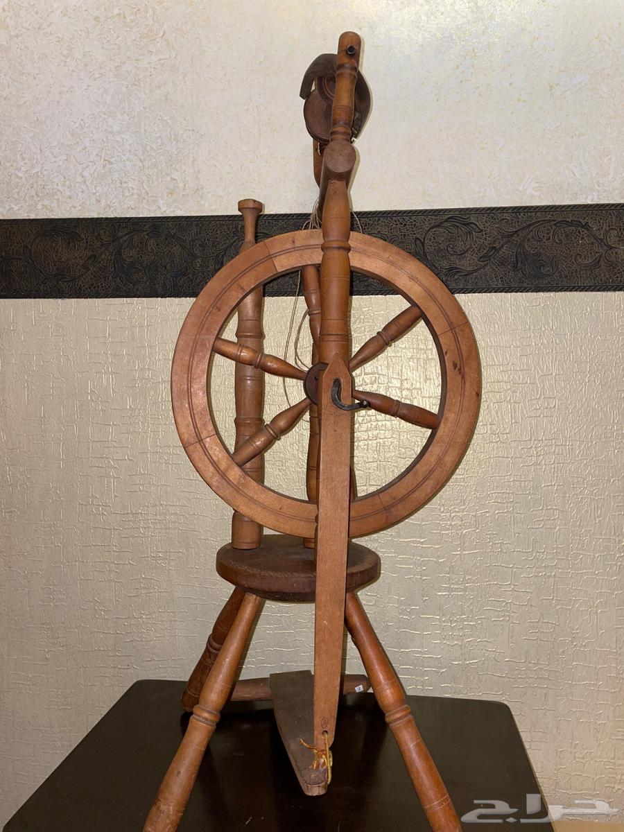 مغزل خشبي انتيك. (تم البيع)64450407640578110