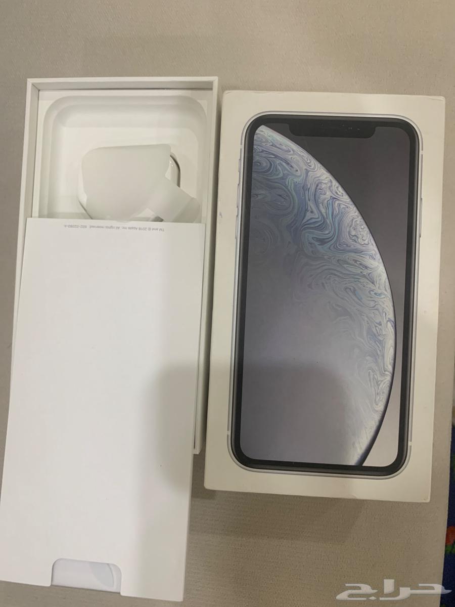 iPhone XR in pristine condition with original box and gifts64442979607682110