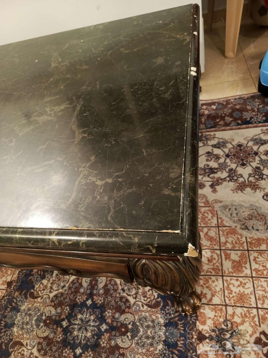 A large wooden table64442979616003111