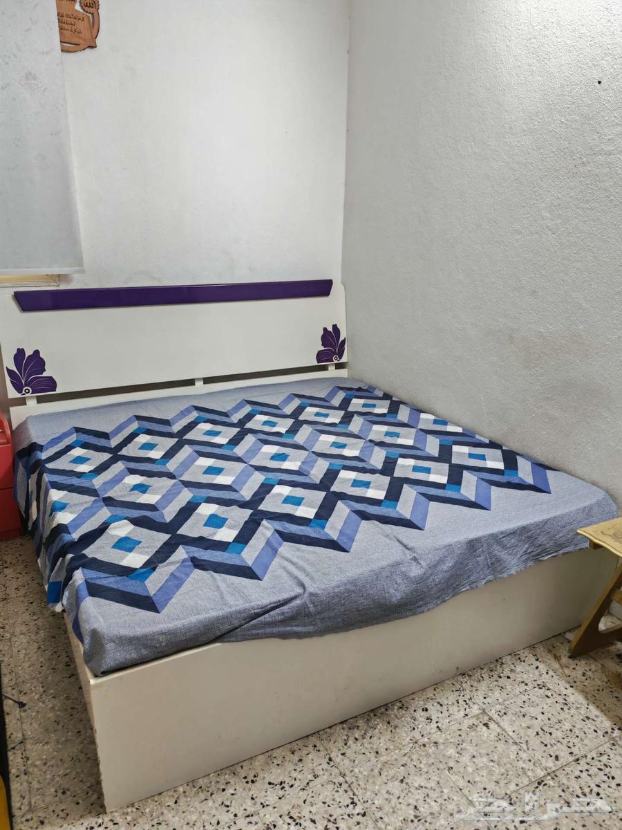 Double bed 180cm x 200cm with mattress in good condition64443655436930111