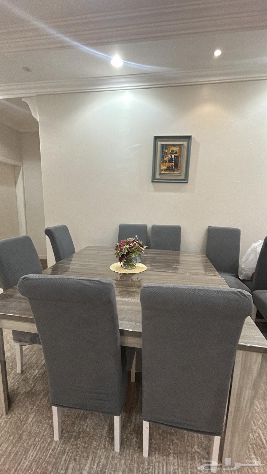 Dining table with 6 chairs64444768355329110