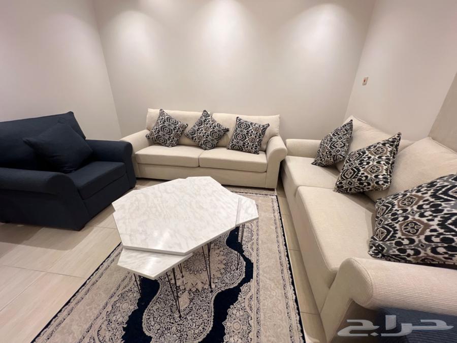 Sofa and service tables, lightly used, for sale64449996038530111