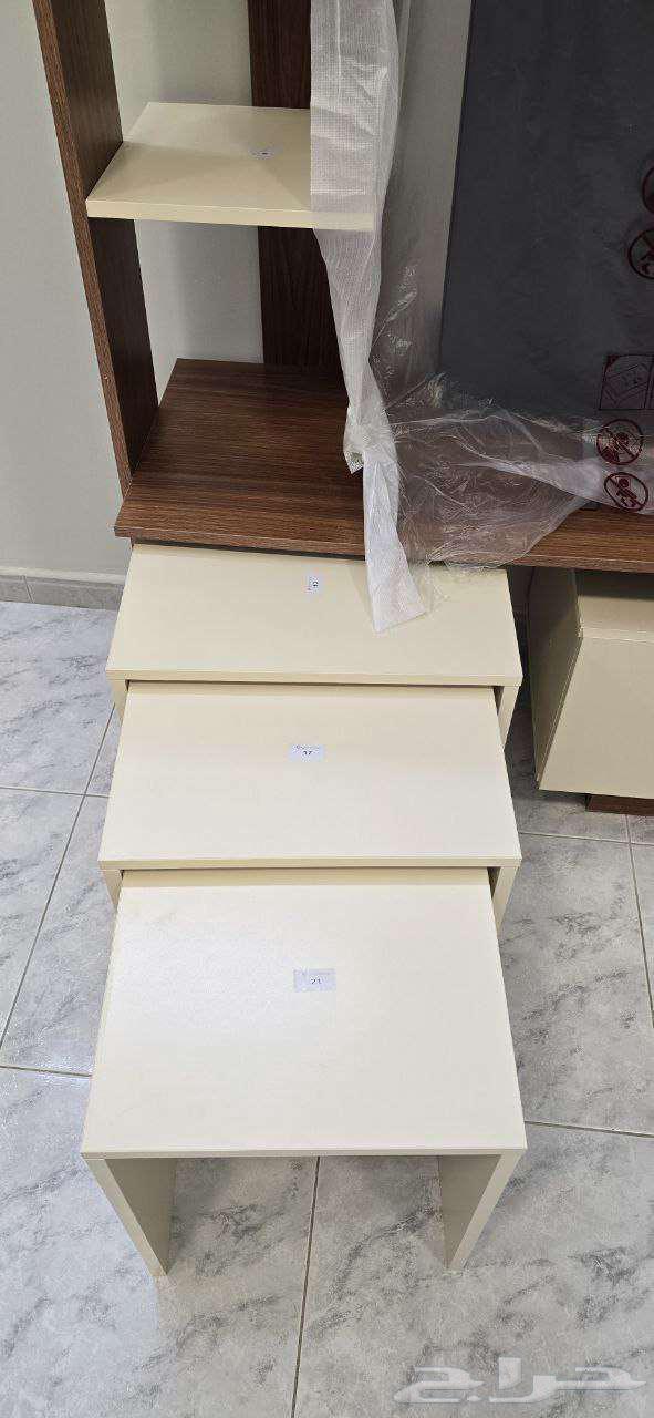 طاولة تلفزيون لون بيج وخشبي64452739299970112