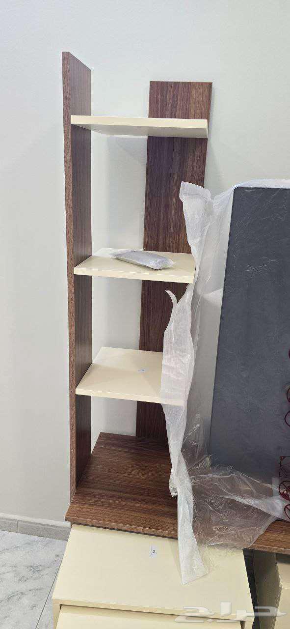 طاولة تلفزيون لون بيج وخشبي64452739299970111