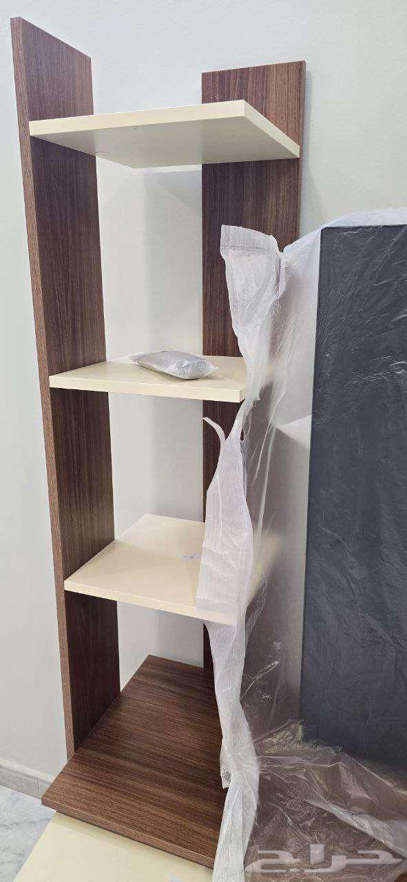 طاولة تلفزيون لون بيج وخشبي64452739299970113