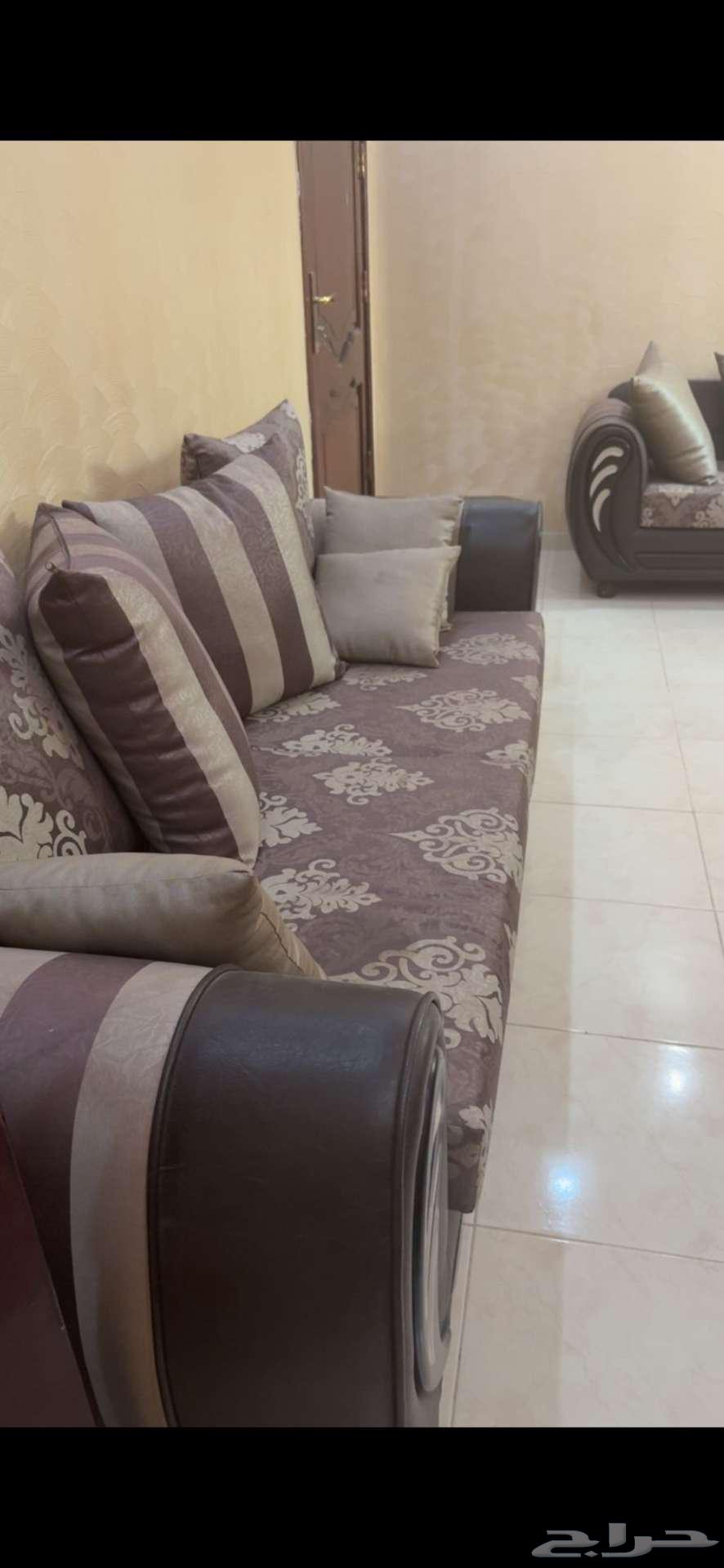 كنب للبيع الطقم ب1000 يوجد طقمين64454427343617111