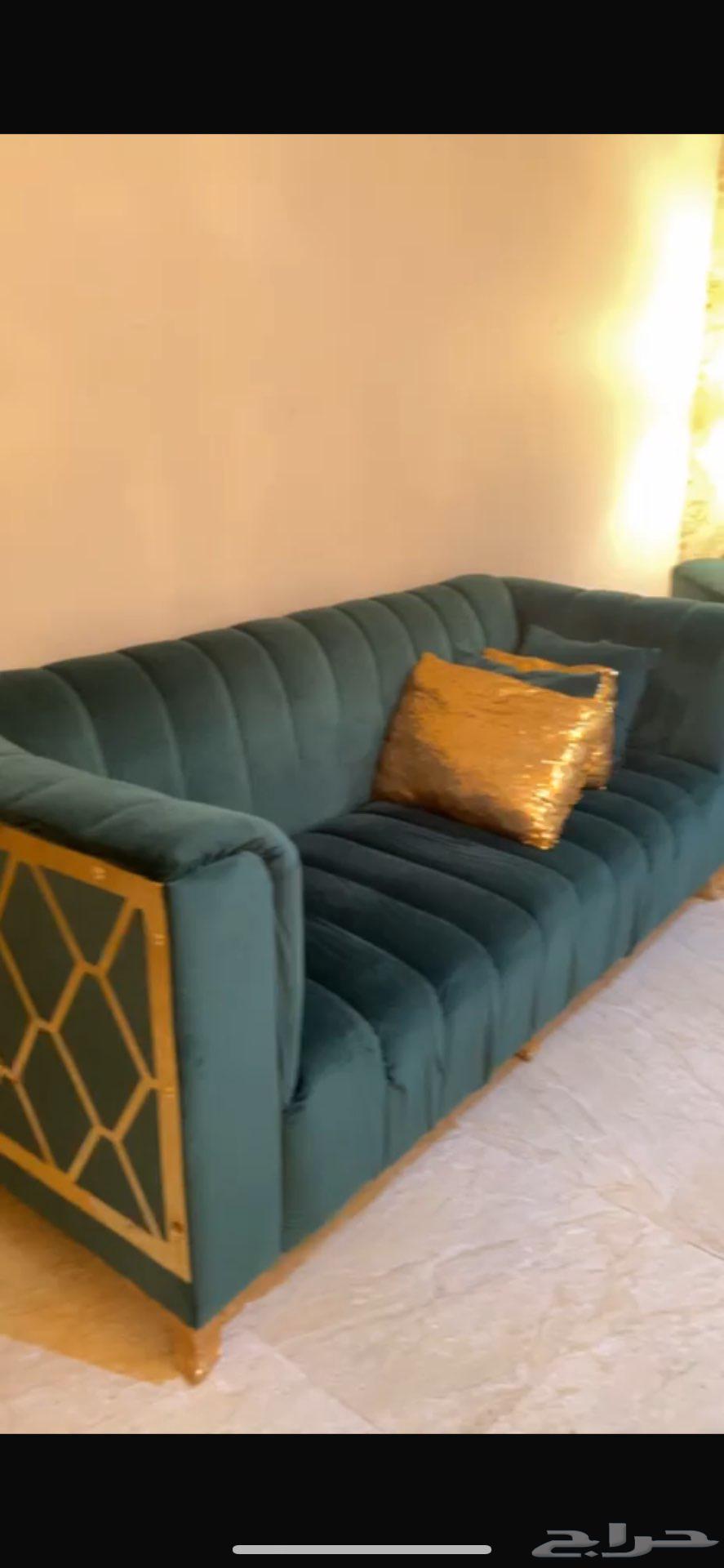 Clean used sofa for 10 people with tables and chandeliers64457090875523112