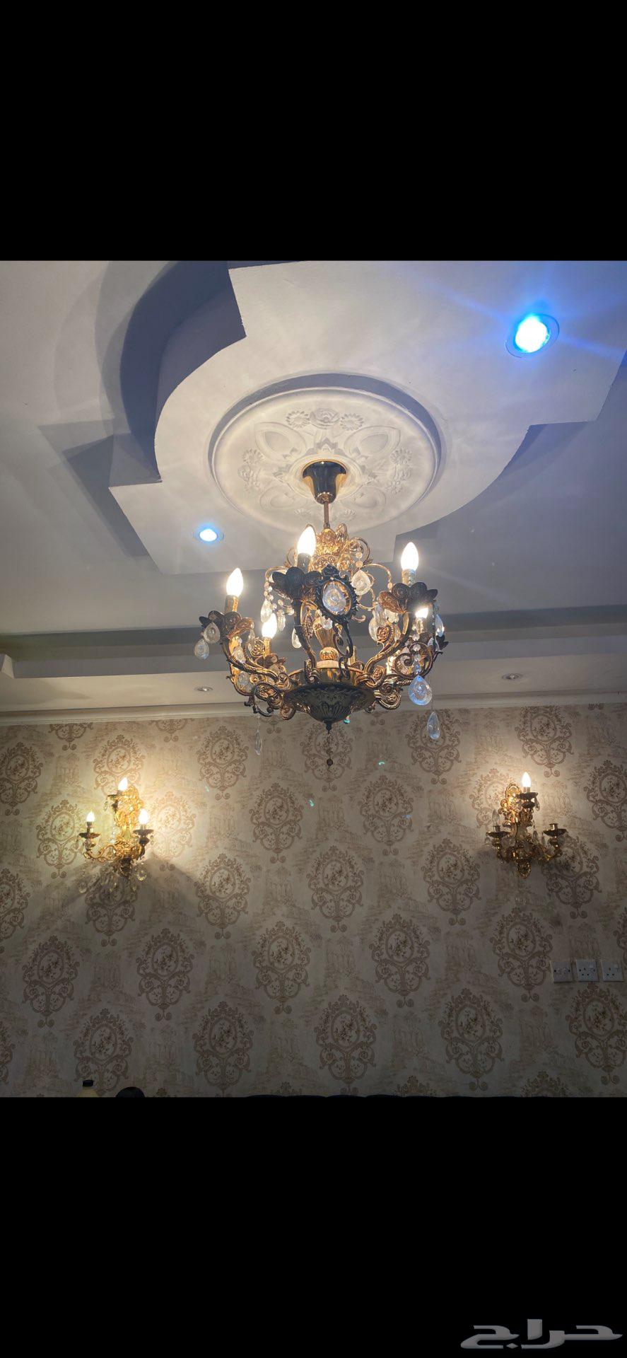 Clean used sofa for 10 people with tables and chandeliers64457090875523110