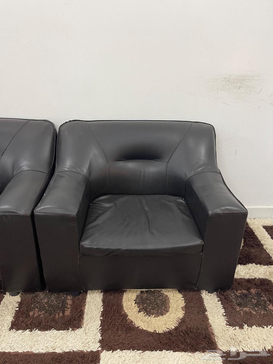 Used sofa with carpet and curtains64455495142529112