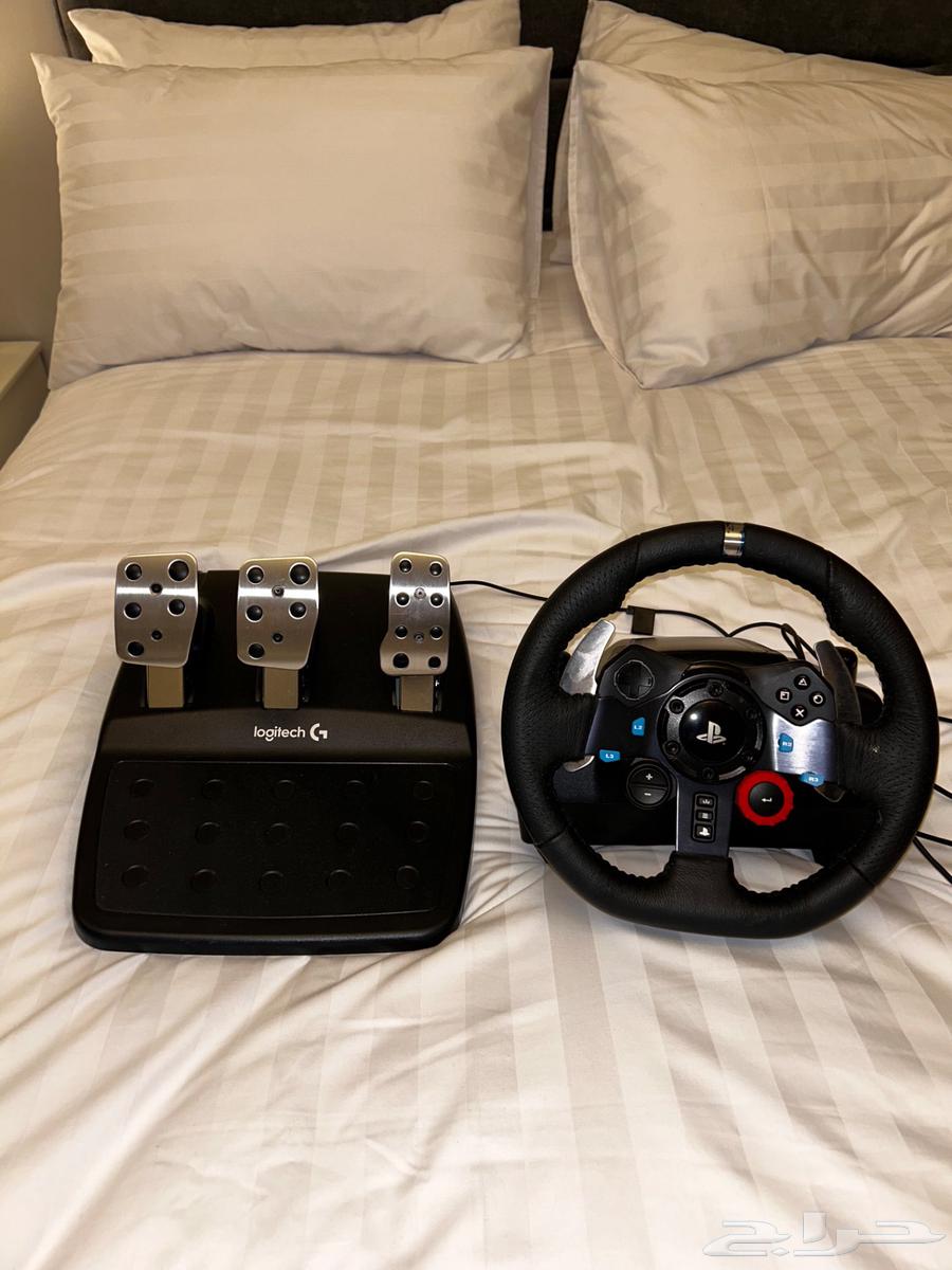 D-Box and pedals in working condition, plus Forza game delivered to your door64456503747970113