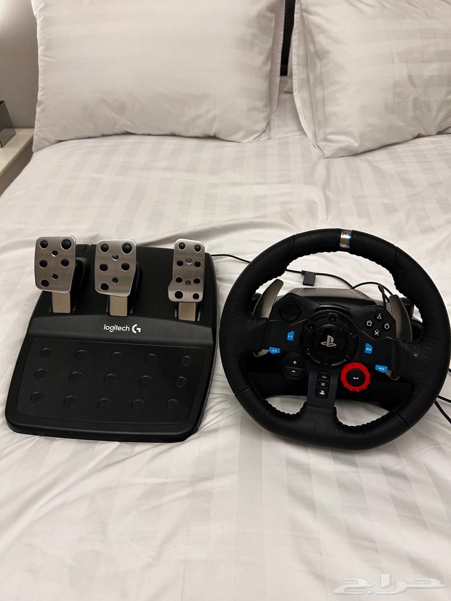 D-Box and pedals in working condition, plus Forza game delivered to your door64456503747970112