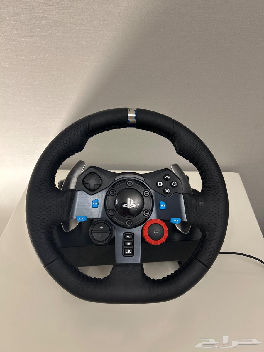 D-Box and pedals in working condition, plus Forza game delivered to your door64456503747970111