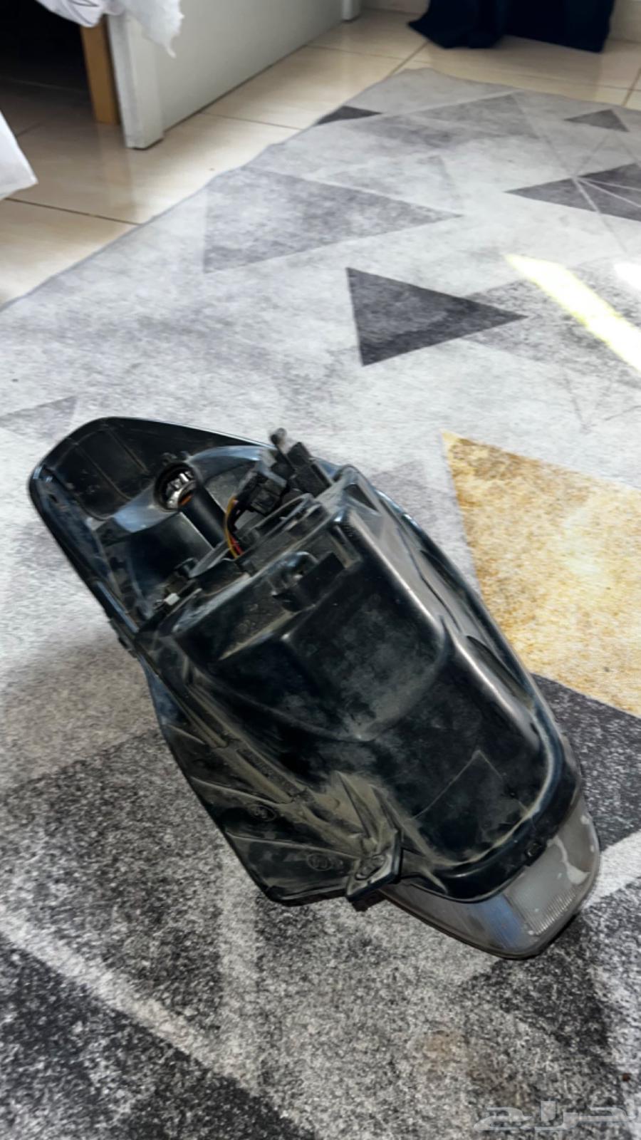 Right-side Accent Candle (Passenger Side), 2007–201164620004978433111