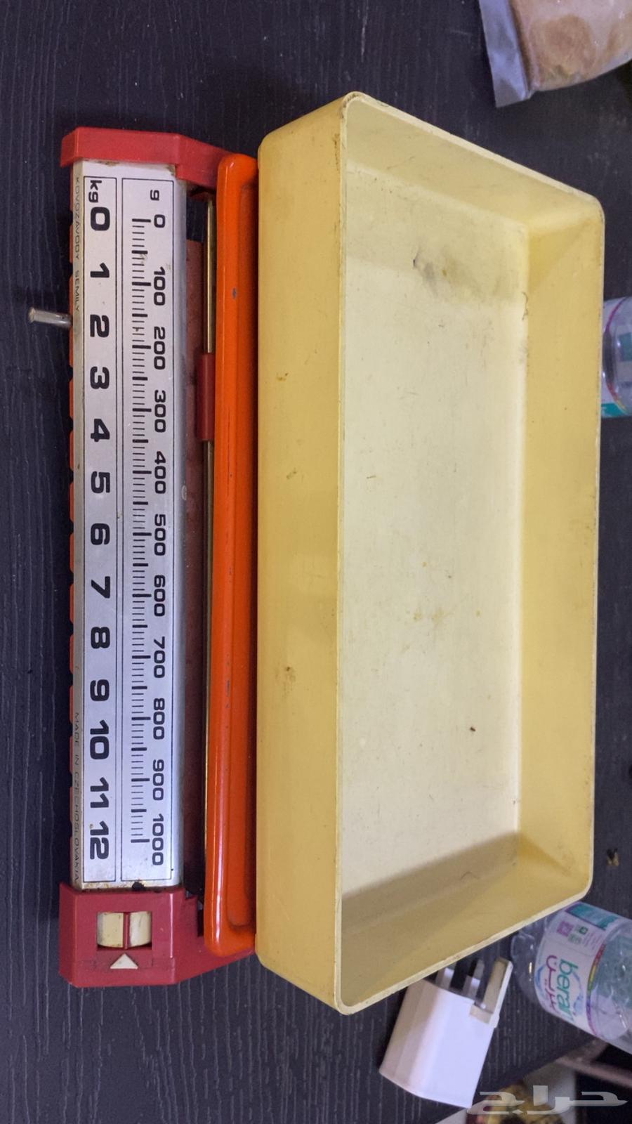 Antique mechanical scale64454591759873110