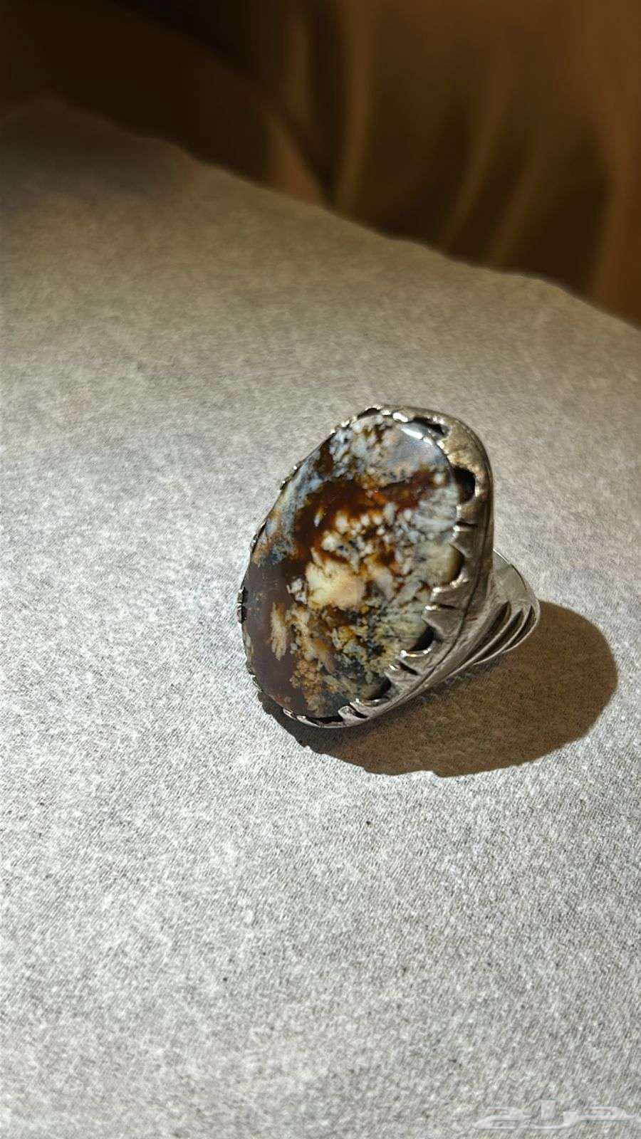 Agate rings with engraved maps and various illustrated stones64456858802562111