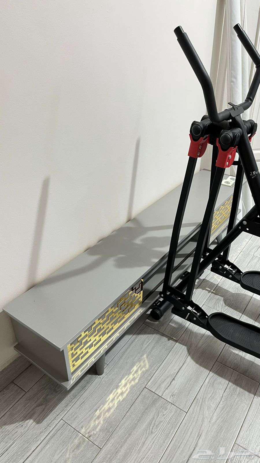 طاولة تلفزيون و 2 ستارة رول وجهاز رياضة الغزال الطاير64451943366785112