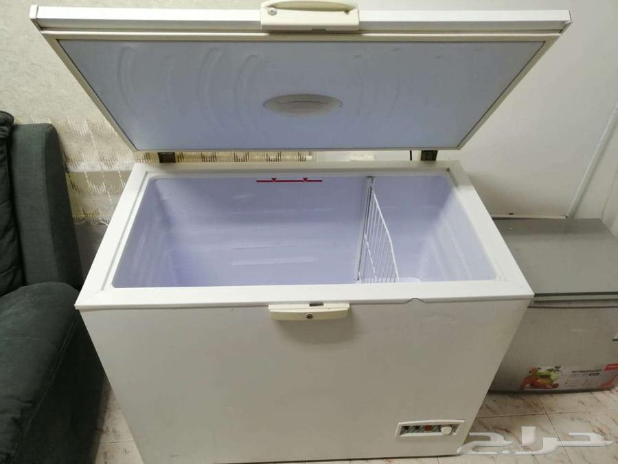 Doura company freezer for sale, clean and working, large size 11 feet, 300 liters capacity64457104506242111