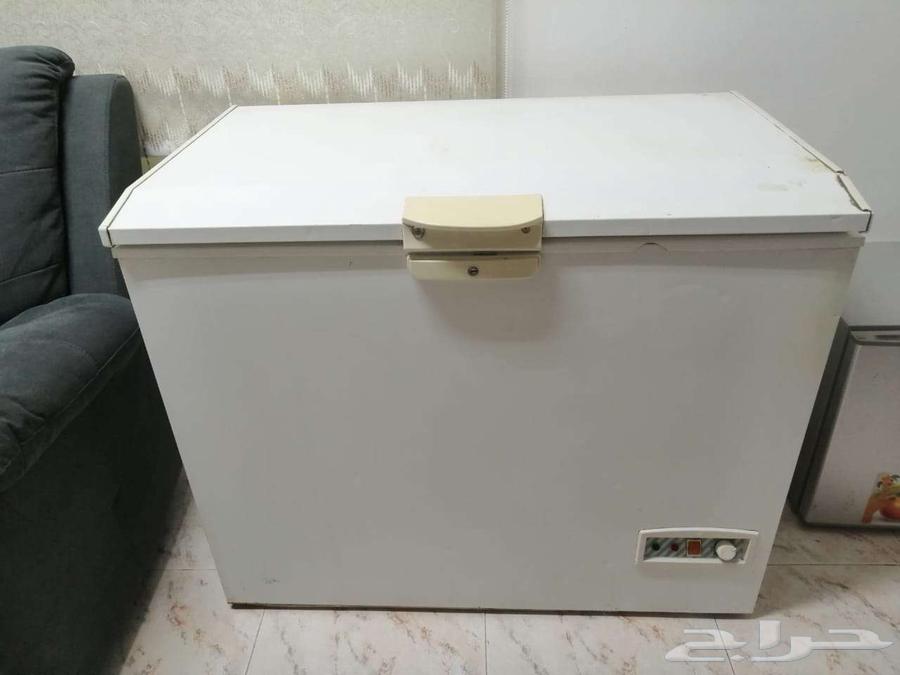 Doura company freezer for sale, clean and working, large size 11 feet, 300 liters capacity64457104506242112