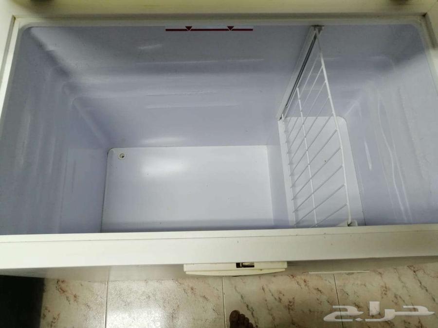 Doura company freezer for sale, clean and working, large size 11 feet, 300 liters capacity64457104506242110