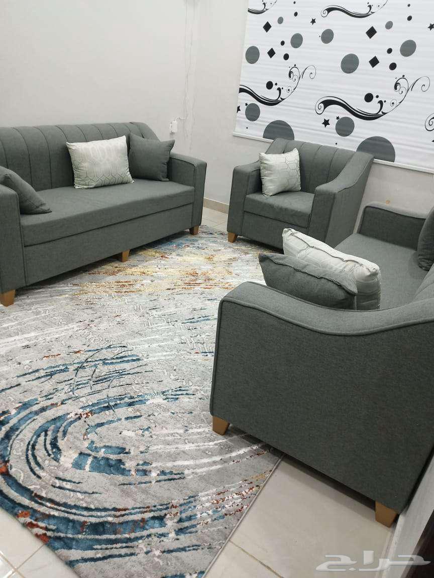 يوجد كنبه طويلة  كنبه صغيرة لم تظهر في الصورة لصغر المكان64459274980483111