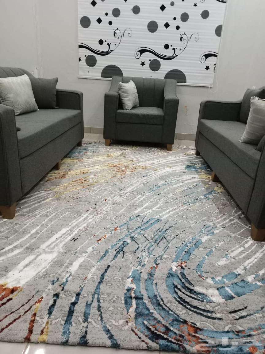 يوجد كنبه طويلة  كنبه صغيرة لم تظهر في الصورة لصغر المكان64459274980483110