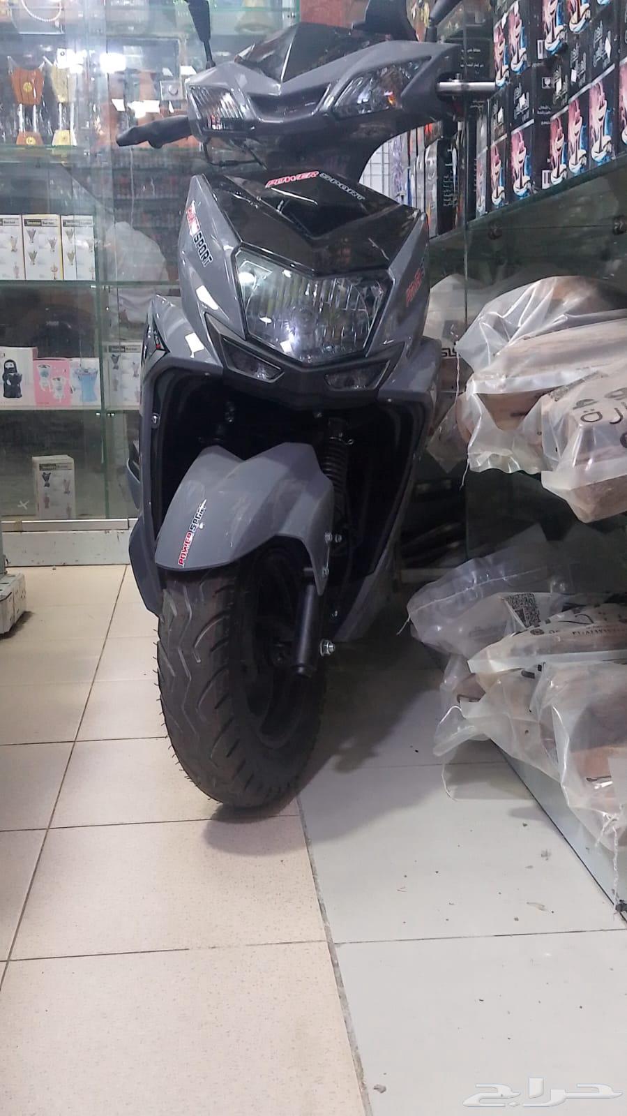 A strange new tank with a customs paper and a helmet64464181803650112