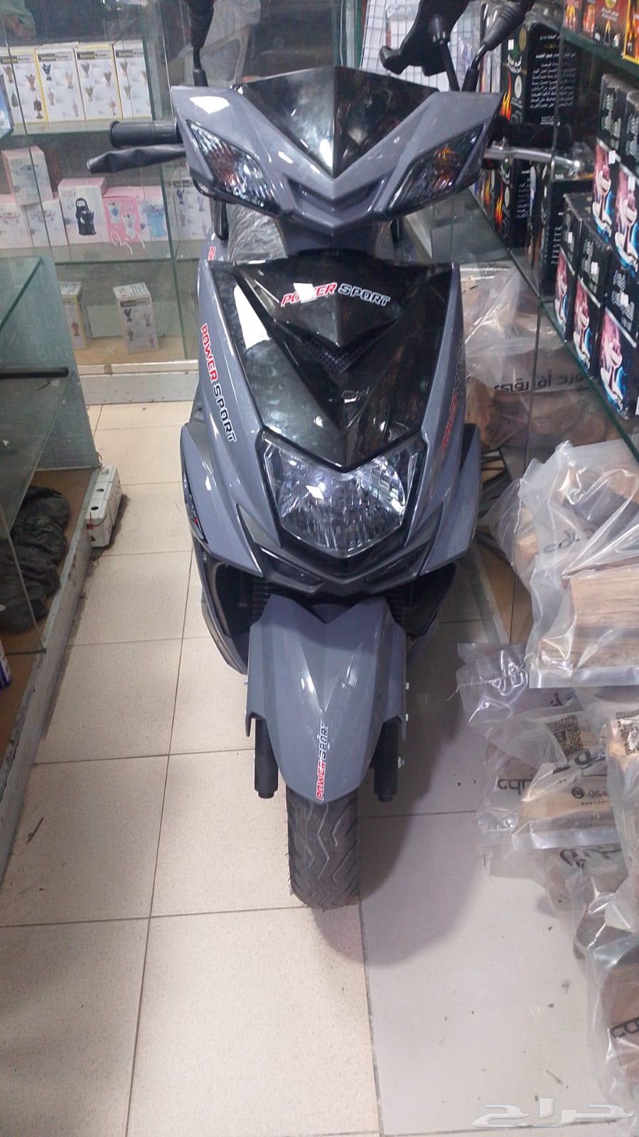 A strange new tank with a customs paper and a helmet64464181803650114