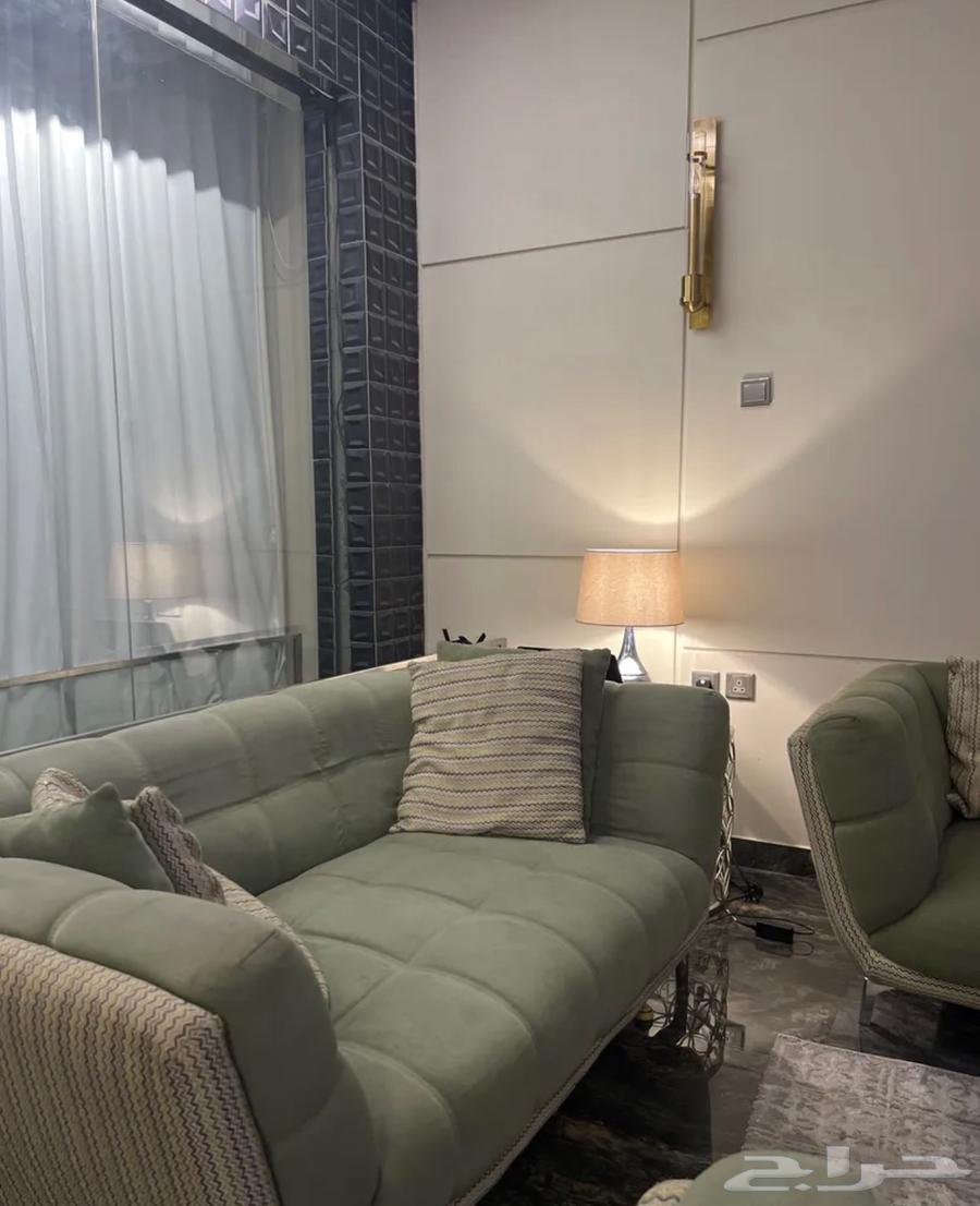 طقم كنب فخم وعصري للبيع بسعر مغري جدا  فقط ب 700 ريال64466850018305110