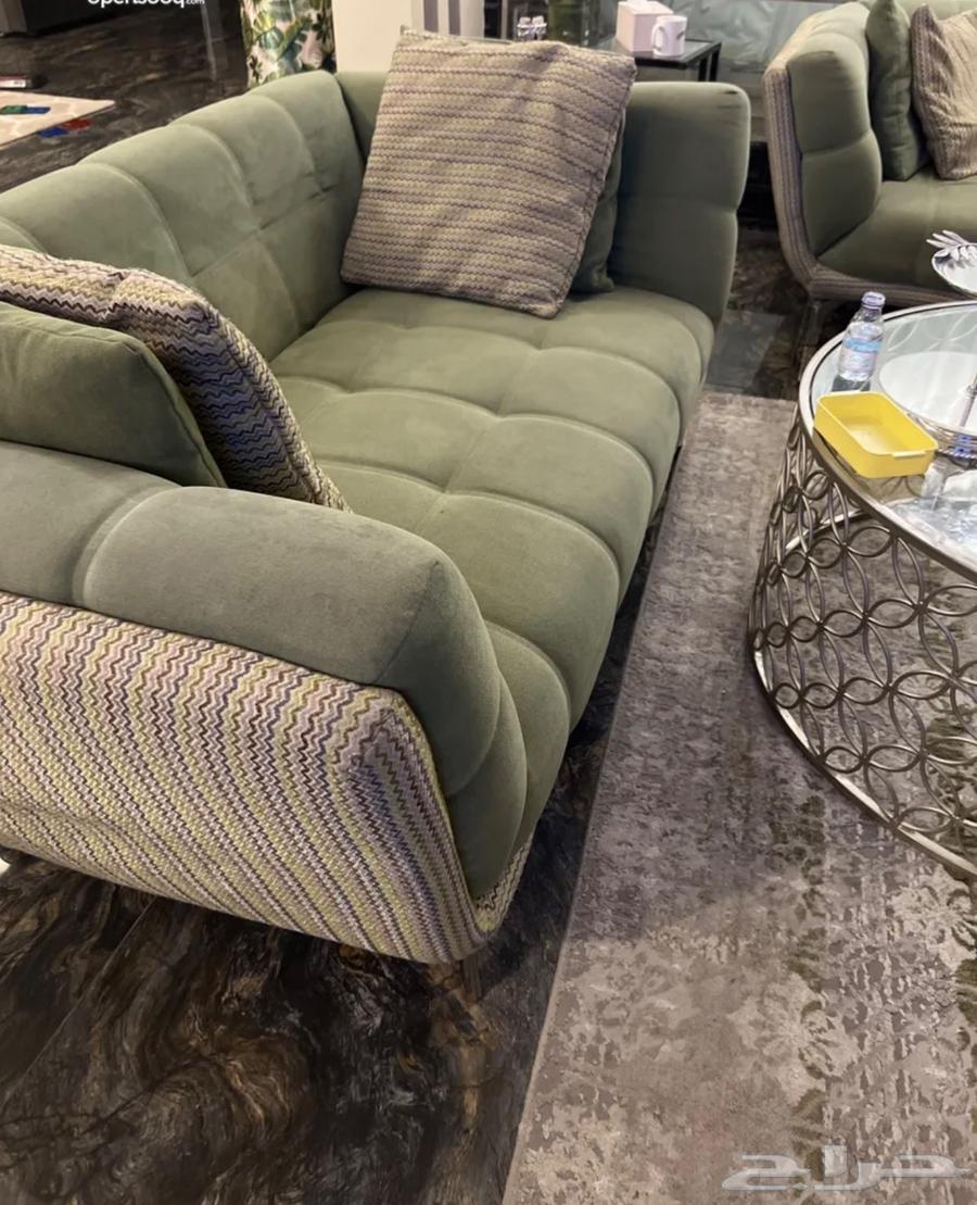 طقم كنب فخم وعصري للبيع بسعر مغري جدا  فقط ب 700 ريال64466850018305112