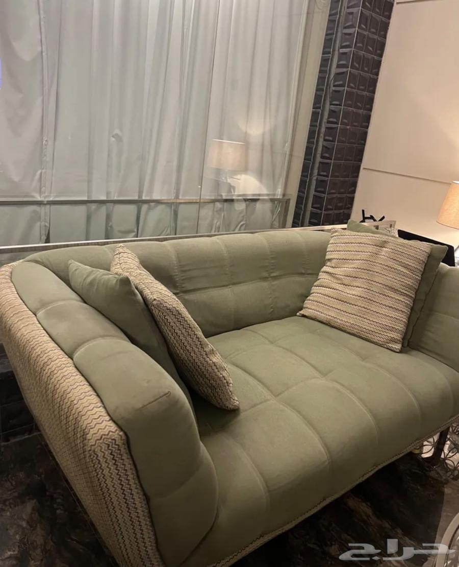 طقم كنب فخم وعصري للبيع بسعر مغري جدا  فقط ب 700 ريال64466850018305114