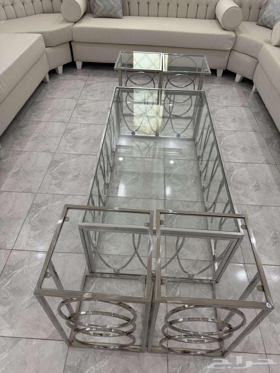 Sofas and tables64458438057859111